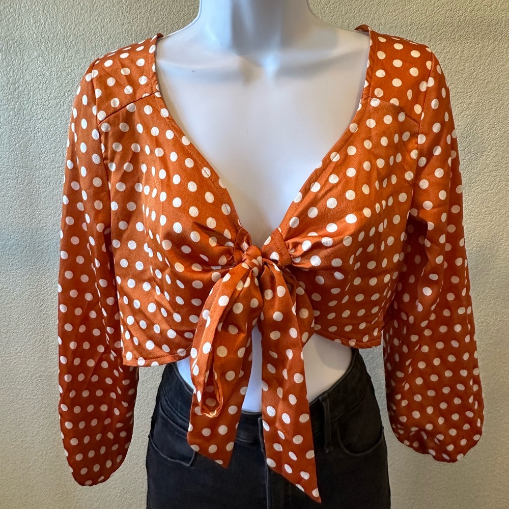 Front tie going out top